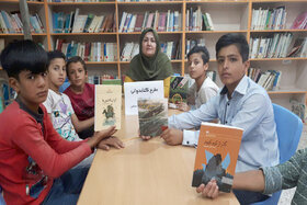اعطای لوح به مربیان خلاق و اعضای کتابخوان کانون استان سمنان