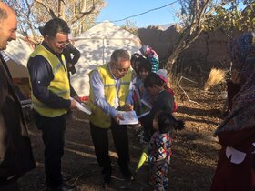 اهدای کتاب به کودکان مناطق زلزله‌زده میانه و سراب
