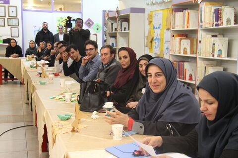نشست تخصصی قصه گویی با حضور داوران جشنواره در مرکز شماره سه ارومیه