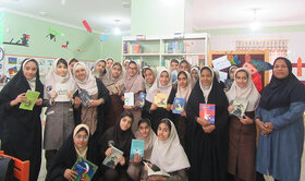 آشنایی دانش‌آموزان با ادبیات ایران وجهان