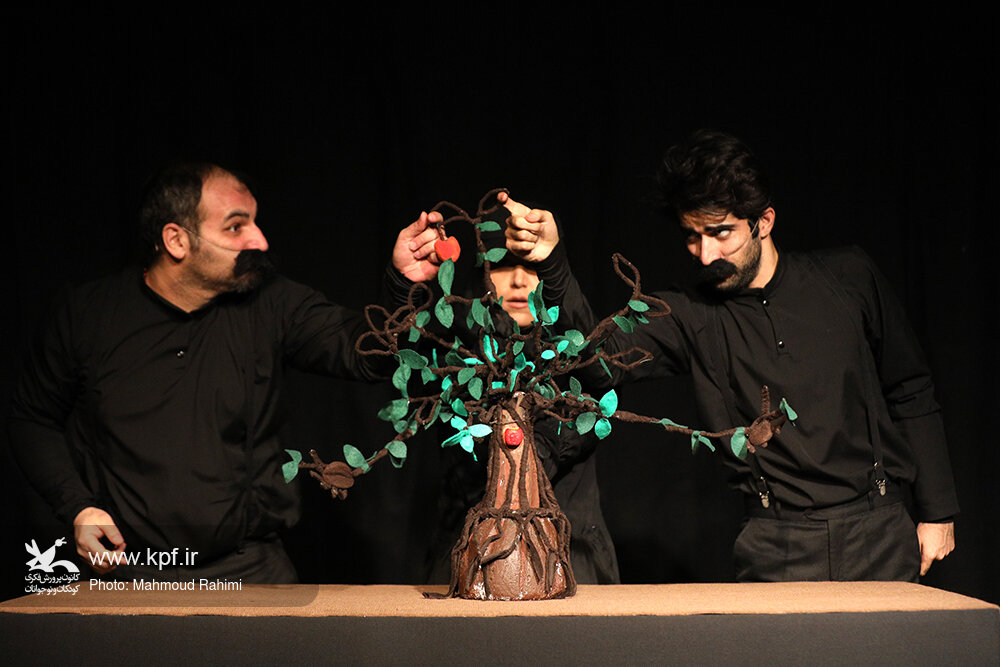 نمایش «درخشنگ» به جشنواره بین‌المللی تئاتر عراق راه یافت