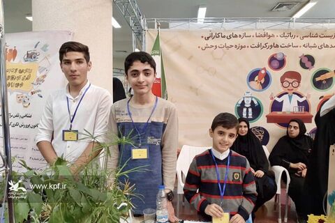 حضور اعضای پژوهشگر کانون استان قم در نمایشگاه دستاوردهای پژوهشی‌فناوری (۱)