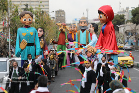 شادپیمایی عروسک‌ها در بیست‌ودومین جشنواره بین‌المللی قصه‌گویی