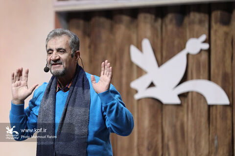 قصه‌گویی مصطفی رحماندوست در بیست‌ودومین جشنواره بین‌المللی قصه‌گویی