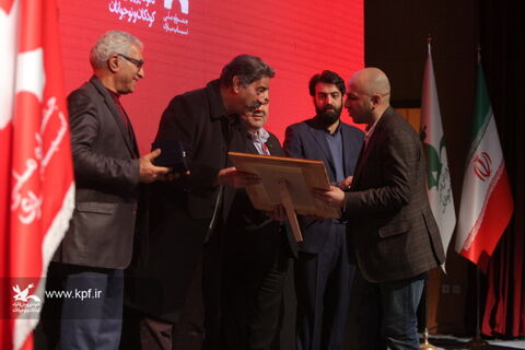 آیین قدردانی از پیشکسوتان و فعالان صنعت اسباب‌بازی در پنجمین جشنواره ملی اسباب‌بازی