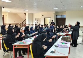 برگزاری دوره‌های آموزشی اوریگامی و کلاژ ویژه مربیان فرهنگی مراکز کانون پرورش فکری استان کرمانشاه