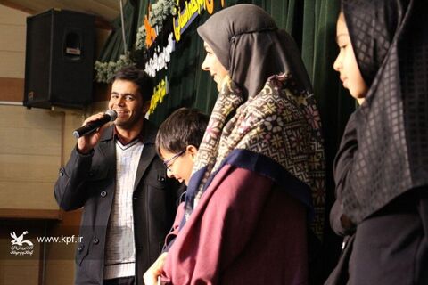 اجرای اعضاء کودک و نوجوان کانون پرورش فکری برای راه یابی به مرحله کشوری در نخستین روز از مرحله استانی هجدهمین جشنواره هنرهای نمایشی