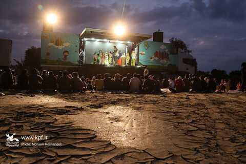 حضور گروههای فرهنگی کانون در مناطق سیلزده هرمزگان