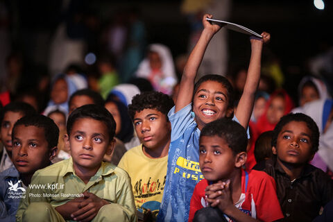 حضور گروههای فرهنگی کانون در مناطق سیلزده هرمزگان