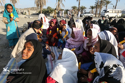 حضور گروههای فرهنگی کانون در مناطق سیلزده هرمزگان