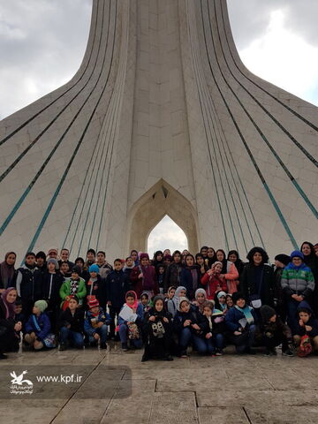 بازدید اعضا مرکز 23 و 14 کانون استان تهران از برج آزادی