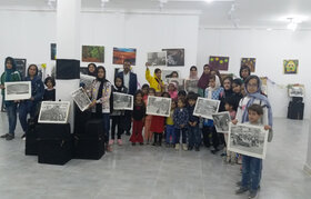 بازدید اعضای مرکز بستک از نمایشگاه عکس انقلابی