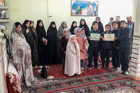 کودکان و نوجوانان مرکز کبودرآهنگ به دست‌بوسی مادر  شهید جلالی رفتند