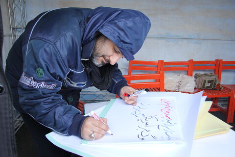 ایستگاه نقاشی کانون آذربایجان‌غربی در مسیر راهپیمایی ۲۲ بهمن ۱۳۹۸