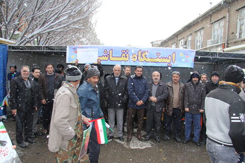 ایستگاه نقاشی کانون آذربایجان‌غربی در مسیر راهپیمایی ۲۲ بهمن ۱۳۹۸