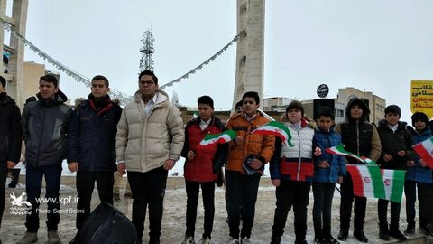 غرفه‎ی کانون استان زنجان میزبان کودکان و نوجوانان در راهپیمایی ۲۲ بهمن