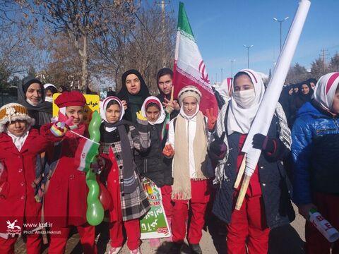حضور پرشور اعضا، مربیان، مدیر و کارکنان کانون استان کرمانشاه در مراسم باشکوه راهپیمایی ۲۲بهمن