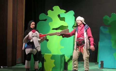رونق سالن نمایش کانون استان قزوین با اجرای «بنگ، بنگ»