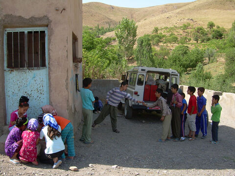 کتابخانه سیار روستایی کانون استان کردستان