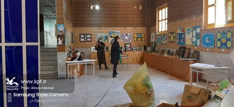 روند آماده‌سازی نمایشگاه ششمین مهرواره نیایش در کرمانشاه ادامه دارد