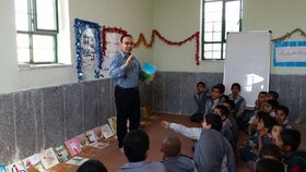 تغذیه فرهنگی کودکان روستاهای محروم توسط کتابخانه سیار روستایی گچساران