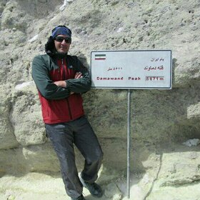 صعود مقتدرانه مربی کانون پرورش فکرس استان کرماناه به قله دماوند