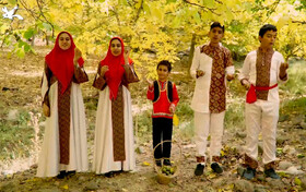 اجرای نماهنگ «گردوبازی» کار اعضای انجمن سرود کانون کرمان