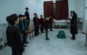 سرود نمایش «شهر شقایق» با اجرای نوجوانان انجمن سرود کانون گلستان