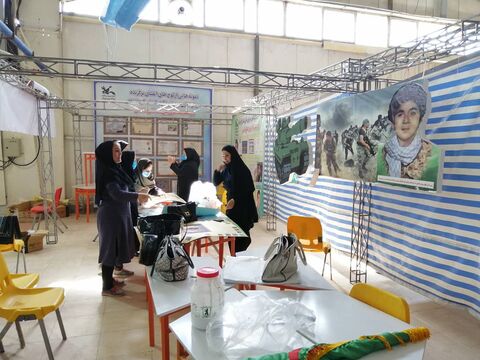 آماده‌سازی غرفه کانون پرورش فکری استان کرمانشاه در نمایشگاه چهلمین سالگرد دفاع مقدس