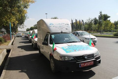 اولین روز از هفته ملی کودک با رژه خودروهای کتابخانه سیار همدان