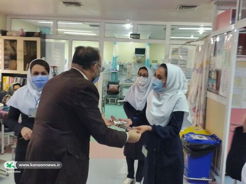 دیدار مدیر کل کانون با پرستاران بخش کودک بیمارستان امام حسین(ع) زنجان