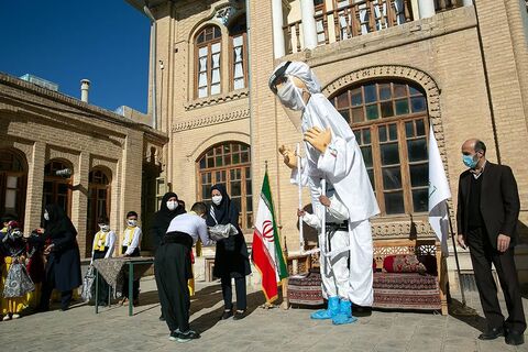 از عروسک نماد مدافعان سلامت در کانون پرورش فکری استان کرمانشاه رونمایی شد