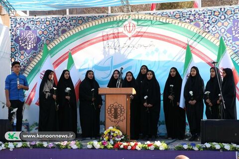 اجرای سرود اعضای انجمن سرود کانون کرمان در مراسم 12 بهمن