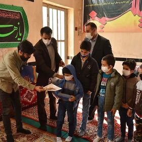 اجرای جشن پیروزی انقلاب اسلامی توسط واحدهای کتابخانه سیارروستایی در روستاهای استان کرمانشاه