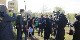 آیین کاشت نهال به نام نوجوان شهید و اعضای برگزیده در کانون استان قزوین