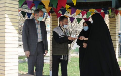 چند نما از آیین کاشت نهال به نام نوجوان شهید و اعضای برگزیده در کانون استان قزوین