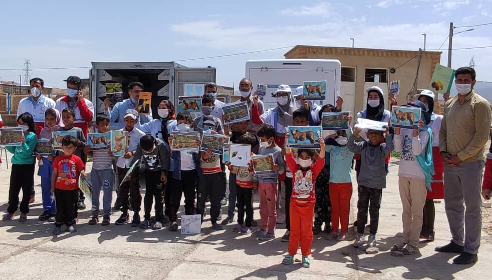 پیک امید در کنار کودکان زلزله زده