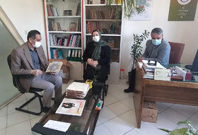 دیدار و گفتگوی مدیرکل کانون استان اردبیل با مترجم کتاب «ذن‌تنگل»
