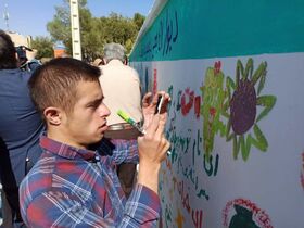کودکان ۴۷ کروموزومی آباده‌ای، دوستی و صمیمیت را نقاشی کردند
