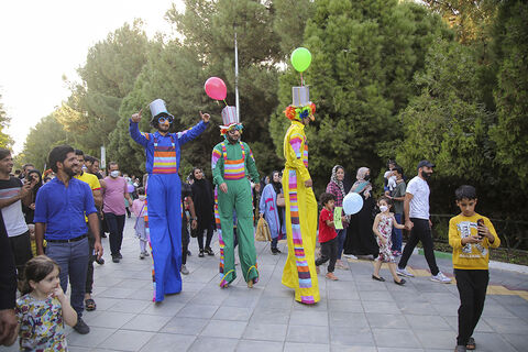 «شادپیمایی عروسک‌ها» در قم برگزار شد