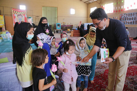 اعزام واحد سیار روستایی کانون پرورش فکری قم به روستای سراجه در هفته کودک