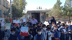 حضور کتابخانه سیار کانون تبریز در جمع کودکان روستای نعمت آباد