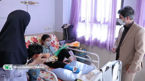 دیدار مسوولان و مربیان کانون با کودکان بستری در بیمارستان