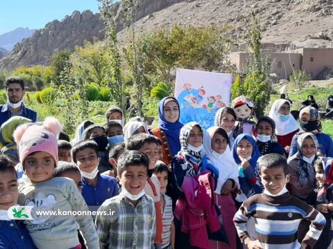 اجرای برنامه پیک امید کانون در روستای  مرزی«مشوکی» با همراهی سیمای استان خراسان جنوبی
