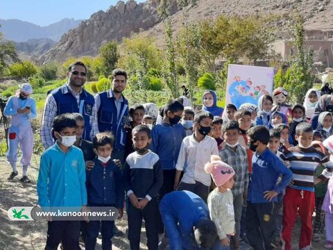 اجرای برنامه پیک امید کانون در روستای  مرزی«مشوکی» با همراهی سیمای استان خراسان جنوبی