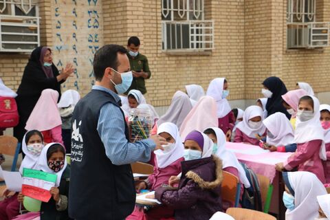 اعزام کتابخانه سیار کانون خوزستان به روستای شبیشه 