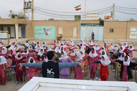 اعزام کتابخانه سیار کانون خوزستان به روستای شبیشه 