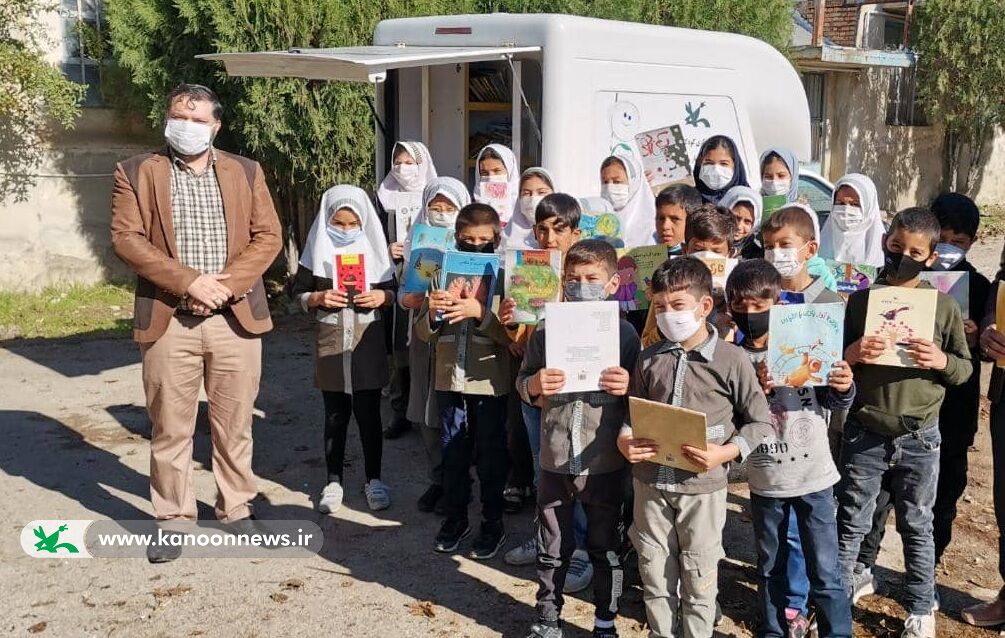 صدها یار مهربان در دستان  دانش آموزان روستای زینب آباد