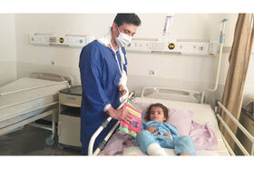 اهدا کتاب در بیمارستان حضرت ولی عصر(عج) تویسرکان
