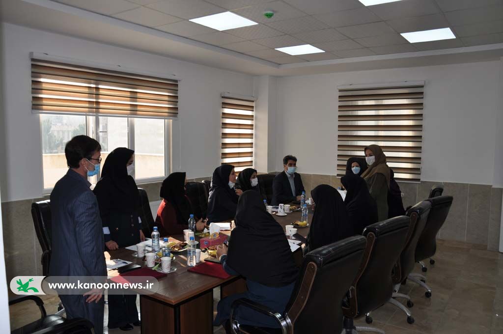 برگزاری آیین تودیع و معارفه کارشناس هنری در حاشیه چهاردهمین شورای فرهنگی کانون البرز برگزاری آیین تودیع و معارفه کارشناس هنری در حاشیه چهاردهمین شورای فرهنگی کانون البرز